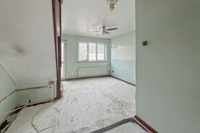 46 Pinewood Close, Borehamwood, Hertfordshire, WD6 5NW 1