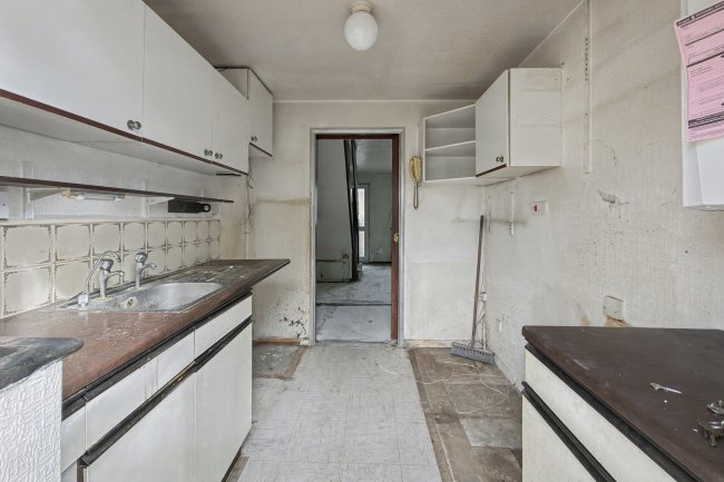 46 Pinewood Close, Borehamwood, Hertfordshire, WD6 5NW 1