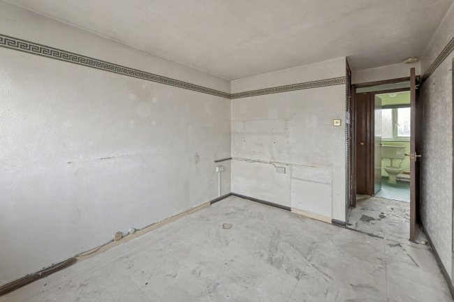 46 Pinewood Close, Borehamwood, Hertfordshire, WD6 5NW 1