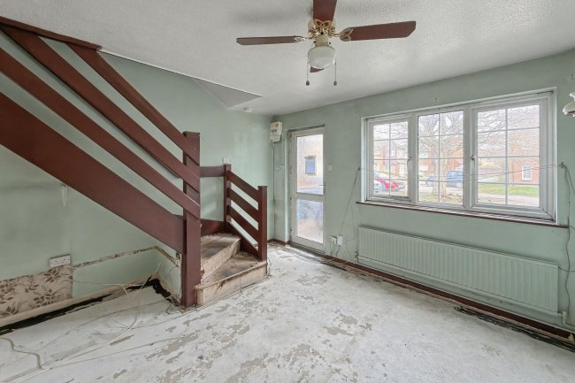 46 Pinewood Close, Borehamwood, Hertfordshire, WD6 5NW 1