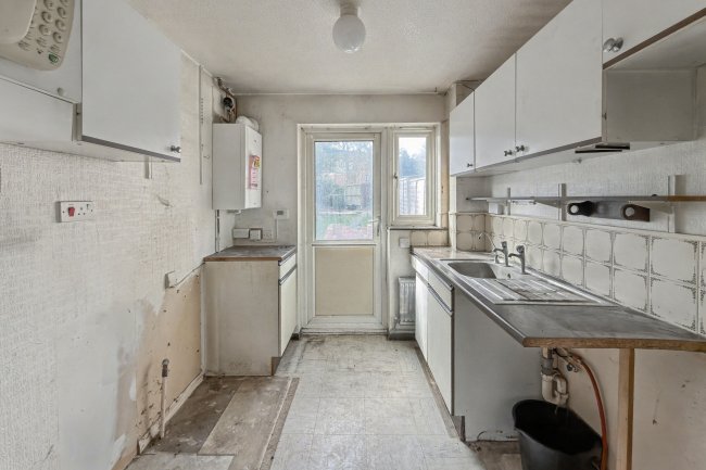 46 Pinewood Close, Borehamwood, Hertfordshire, WD6 5NW 1