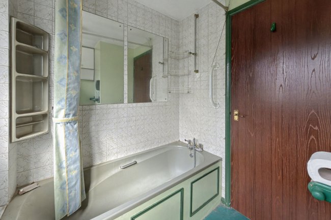 46 Pinewood Close, Borehamwood, Hertfordshire, WD6 5NW 1