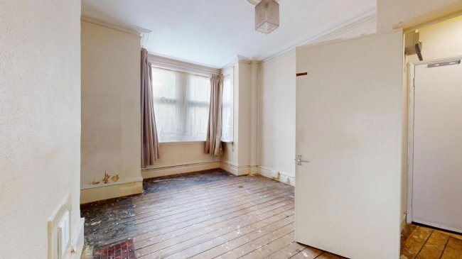 Flat A, 45 Parklands Road, Furzedown, London, SW16 6TB 2