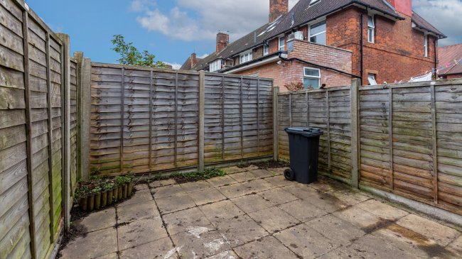 122 Wulfstan Street, East Acton, London, W12 0AH 9