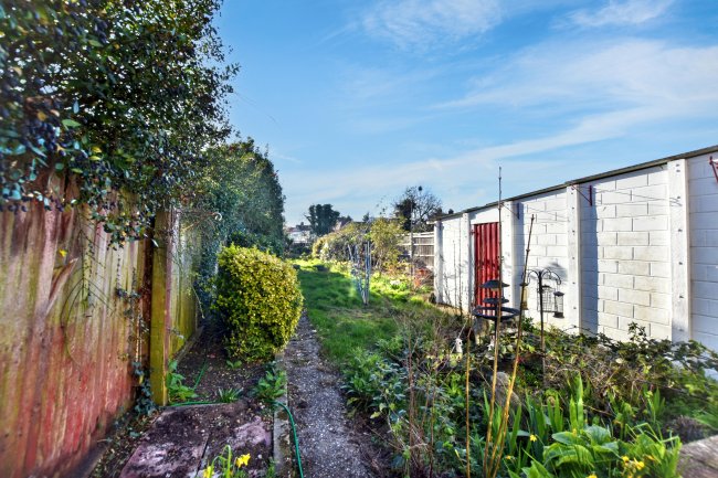 6 Yorkland Avenue, Welling, Kent, DA16 2LF 3