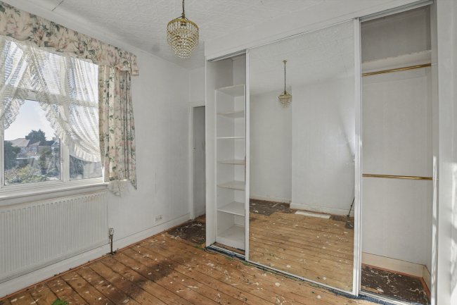 6 Yorkland Avenue, Welling, Kent, DA16 2LF 3