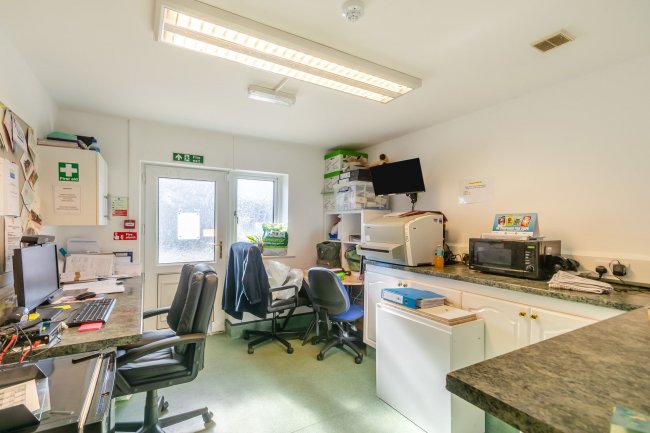 28 & 28A  Minsthorpe Lane, South Elmsall, Pontefract WF9 2NY 10
