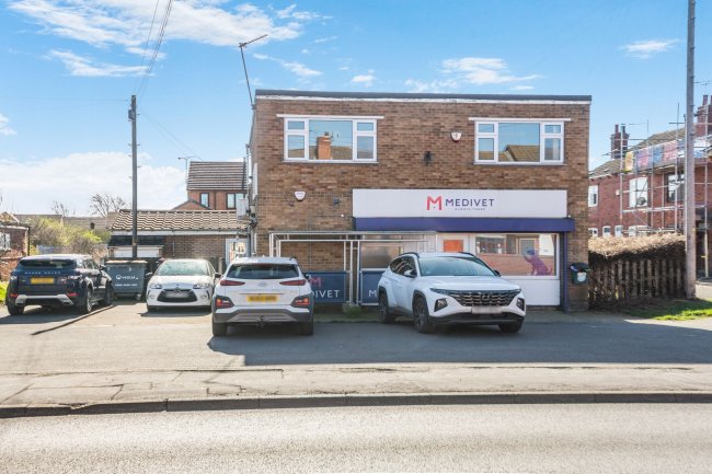 28 & 28A  Minsthorpe Lane, South Elmsall, Pontefract WF9 2NY 10