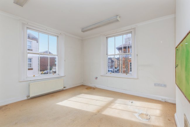 Albion Chambers & 16 Matthew Street , Dunstable LU6 1SD 9