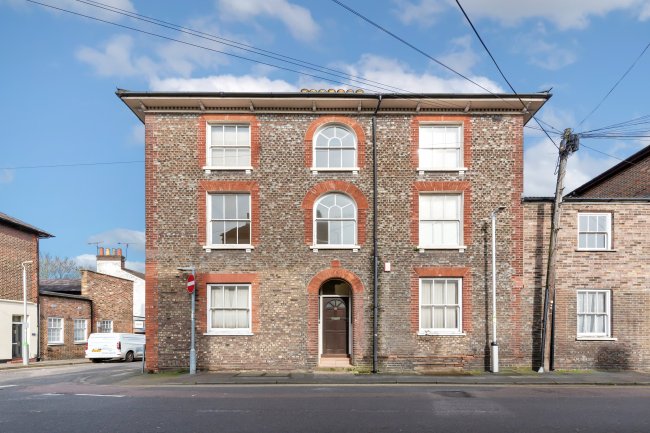 Albion Chambers & 16 Matthew Street , Dunstable LU6 1SD 9