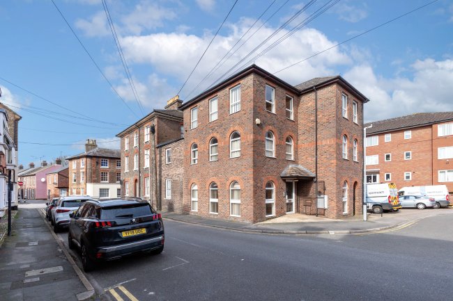 Albion Chambers & 16 Matthew Street , Dunstable LU6 1SD 9