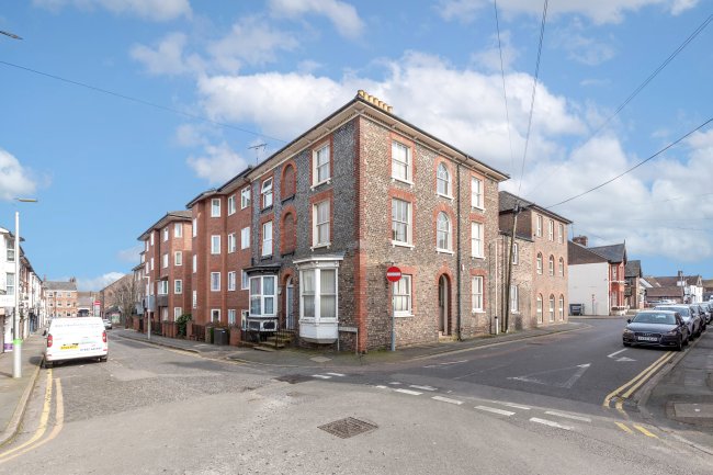 Albion Chambers & 16 Matthew Street , Dunstable LU6 1SD 9