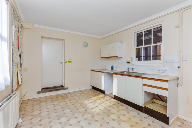 Albion Chambers & 16 Matthew Street , Dunstable LU6 1SD 9