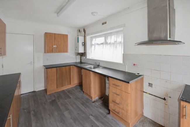 61 Colesbourne Road, Solihull, West Midlands, B92 8LF 5