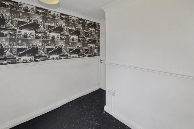 61 Colesbourne Road, Solihull, West Midlands, B92 8LF 5
