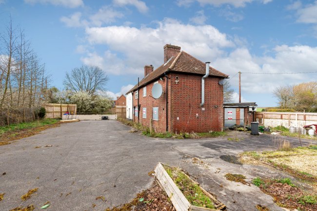 Horse & Harrow, Main Street, West Hagbourne, Didcot OX11 0NB 10