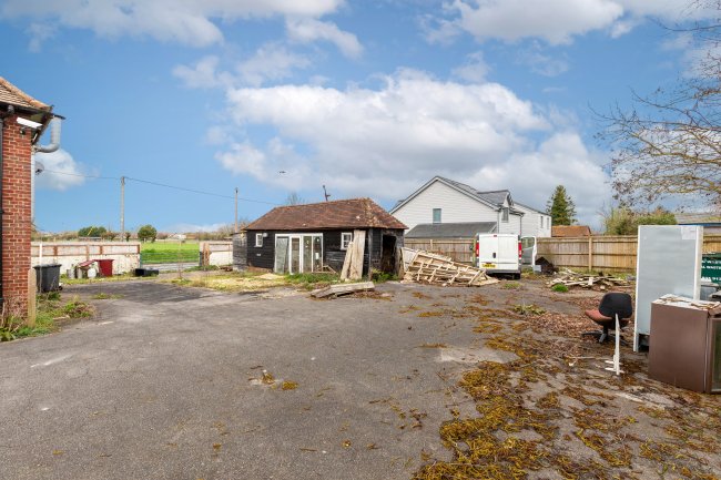 Horse & Harrow, Main Street, West Hagbourne, Didcot OX11 0NB 10