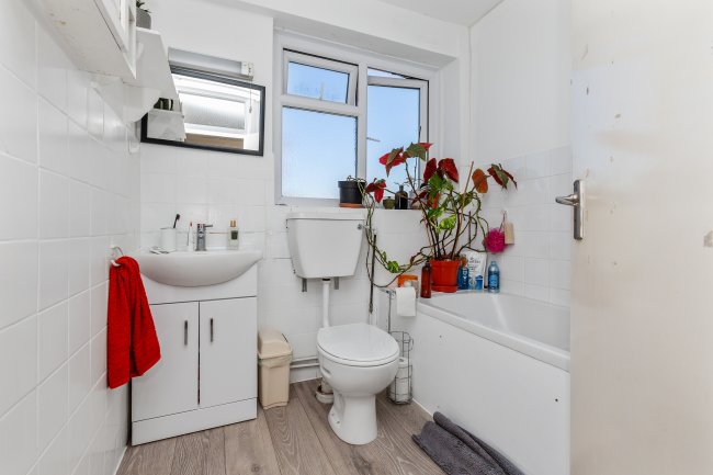 34D & 34E High Street, Alton, Hampshire, GU34 1BD 6