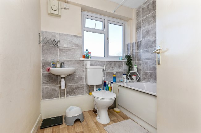 34D & 34E High Street, Alton, Hampshire, GU34 1BD 6