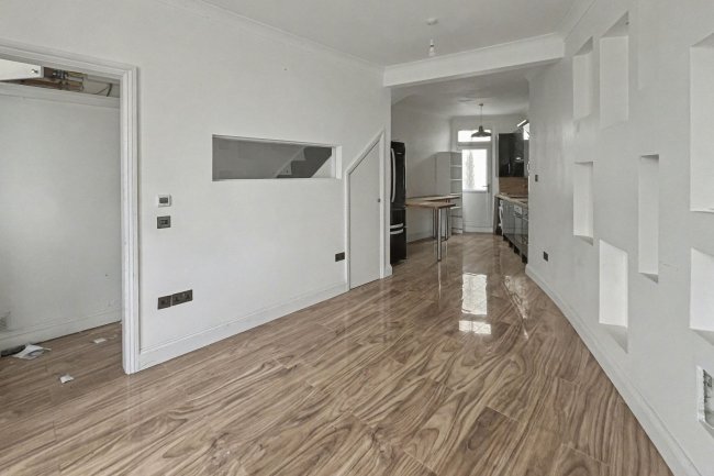 169 Gleneagle Road, Streatham, London, SW16 6AZ 5
