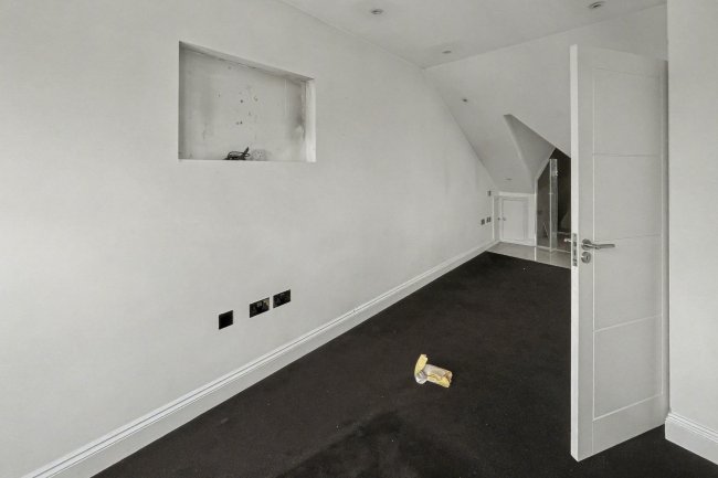169 Gleneagle Road, Streatham, London, SW16 6AZ 5