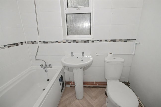 52 The Crescent, St. Neots, Cambridgeshire, PE19 1EE 9