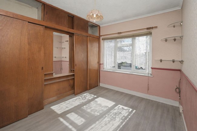 22 / 24 Holly Bush Lane, Hampton, TW12 2QS 8