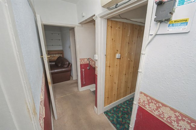 22 / 24 Holly Bush Lane, Hampton, TW12 2QS 8