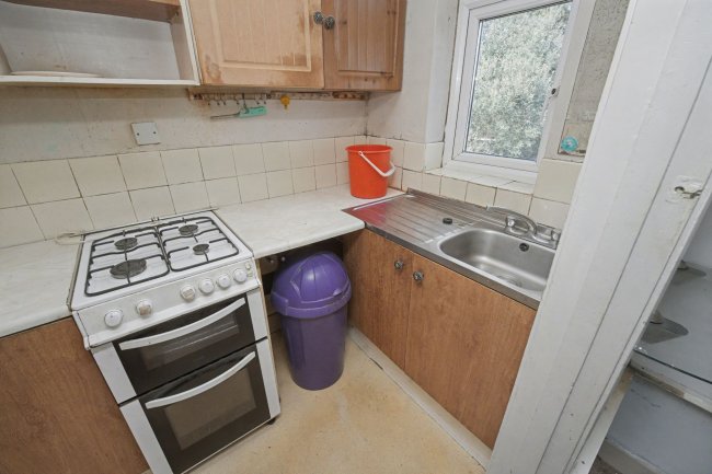 22 / 24 Holly Bush Lane, Hampton, TW12 2QS 8