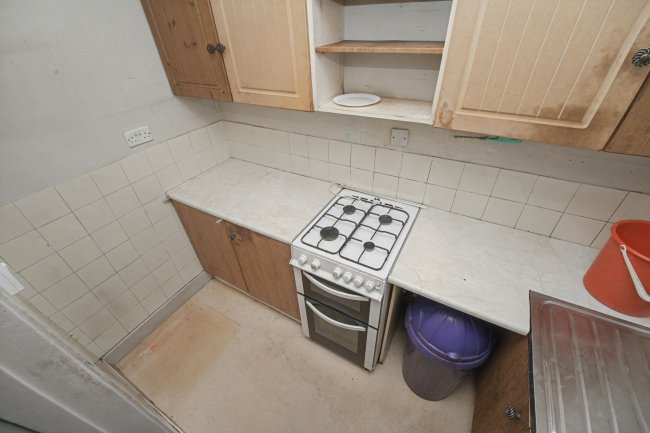 22 / 24 Holly Bush Lane, Hampton, TW12 2QS 8