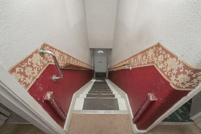 22 / 24 Holly Bush Lane, Hampton, TW12 2QS 8