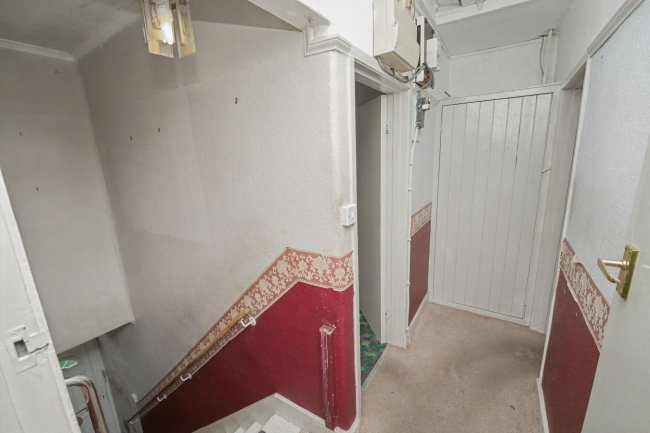 22 / 24 Holly Bush Lane, Hampton, TW12 2QS 8