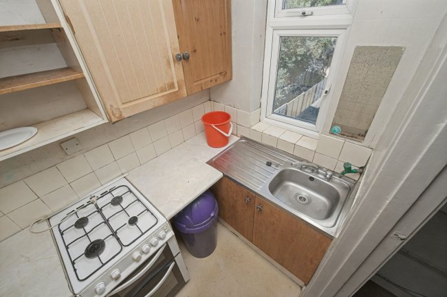 22 / 24 Holly Bush Lane, Hampton, TW12 2QS 8