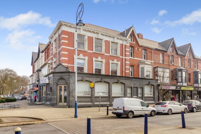 56 St. Annes Road West, Lytham St. Annes, FY8 1UE 2