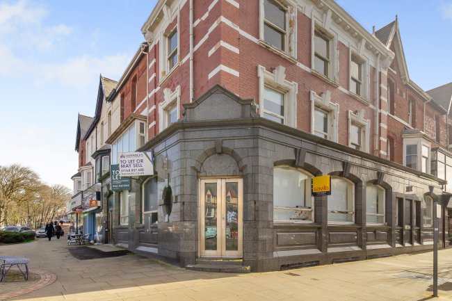 56 St. Annes Road West, Lytham St. Annes, FY8 1UE 2