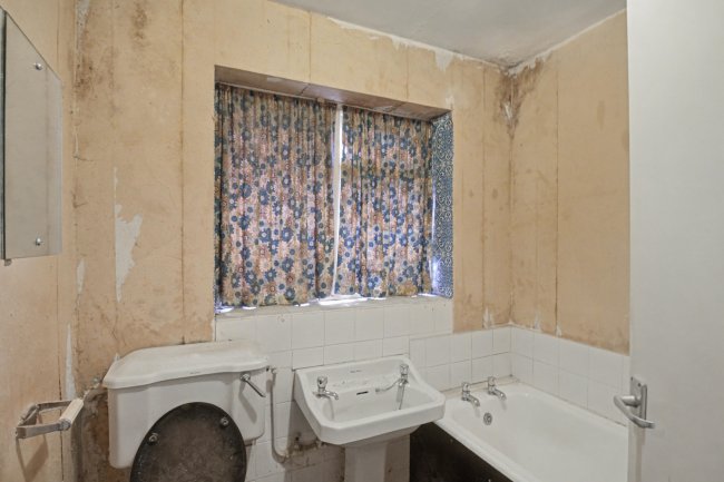 67 Perkins Road, Ilford, Essex, IG2 7NQ 10