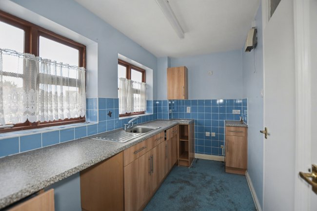 56 Thamesbank Place, Thamesmead, London, SE28 8PS 5