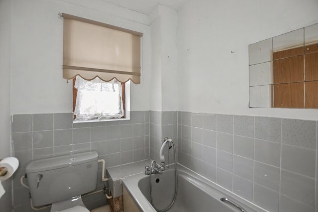 56 Thamesbank Place, Thamesmead, London, SE28 8PS 5