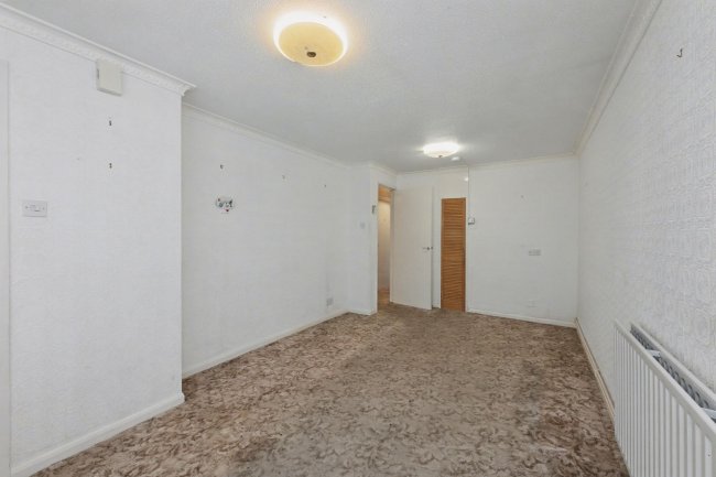 26 Madells, Epping CM16 4NW 6