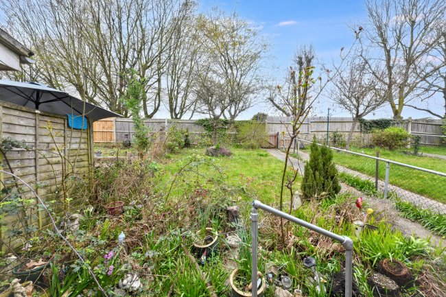 26 Madells, Epping CM16 4NW 6