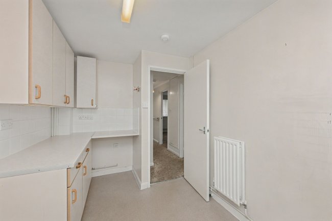 26 Madells, Epping CM16 4NW 6