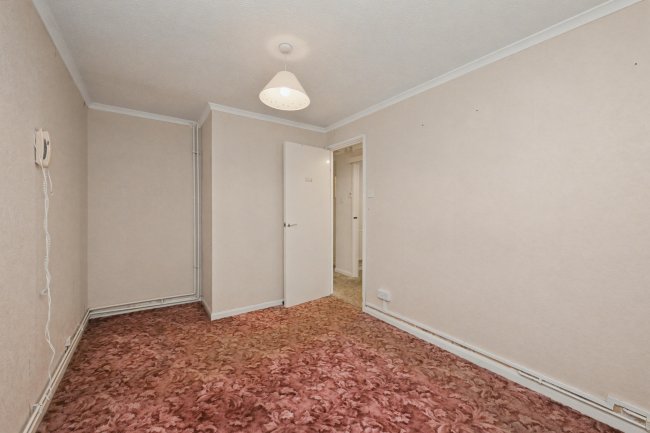 26 Madells, Epping CM16 4NW 6