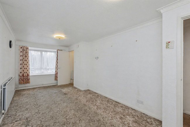 26 Madells, Epping CM16 4NW 6