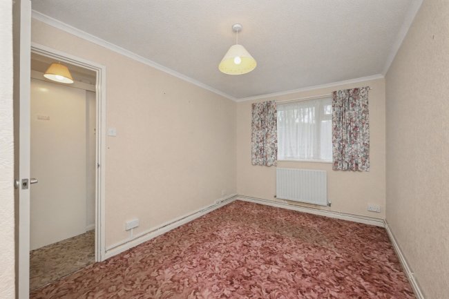 26 Madells, Epping CM16 4NW 6