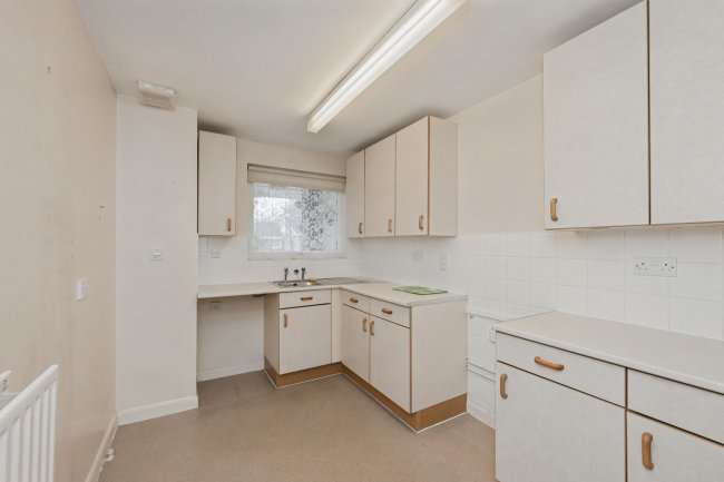 26 Madells, Epping CM16 4NW 6