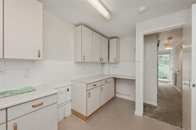 26 Madells, Epping CM16 4NW 6