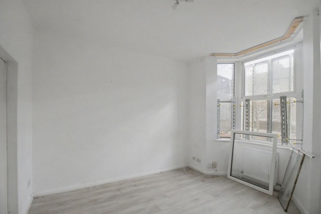106 Pevensey Road, London, E7 0AH 7