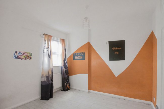 106 Pevensey Road, London, E7 0AH 7