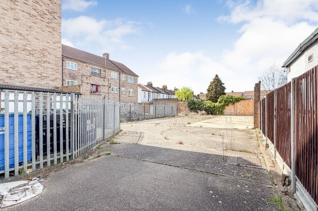 Land and former garage site at Oatlands Road, Enfield EN3 5LJ 3