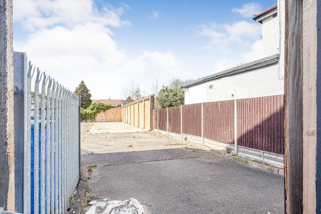 Land and former garage site at Oatlands Road, Enfield EN3 5LJ 3